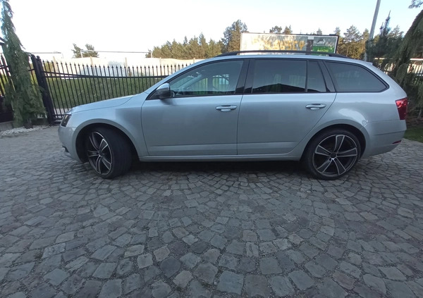Skoda Octavia cena 48000 przebieg: 200000, rok produkcji 2018 z Woźniki małe 781